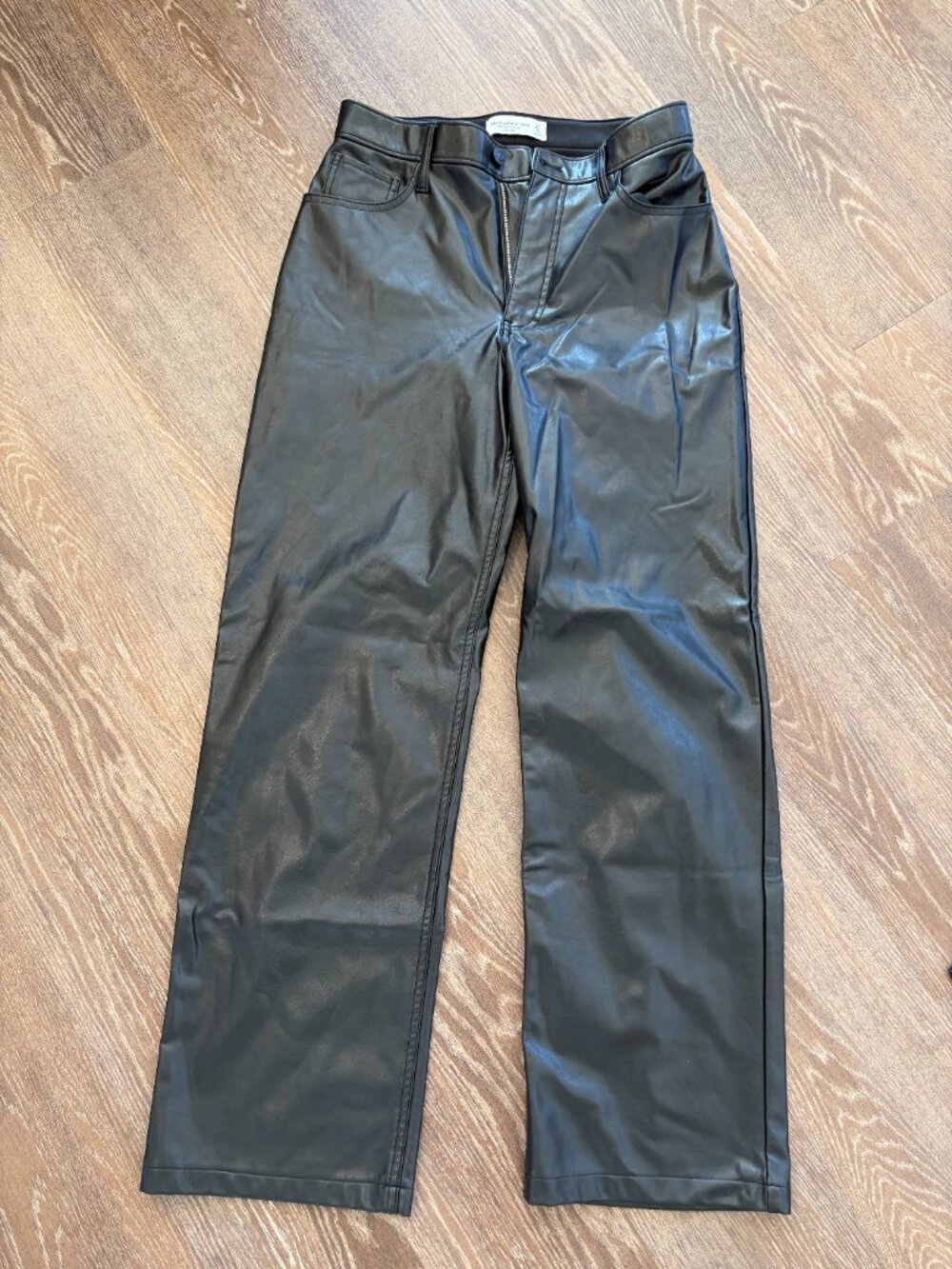 Abercrombie The 90's Relaxed High Rise Leather Pant - Picture 2 of 3